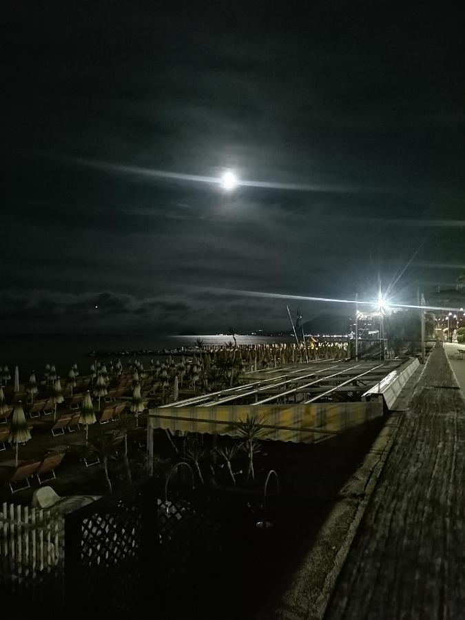 Appartamento Loano Climatizzato Mt 650 Dal Mare Zewnętrze zdjęcie